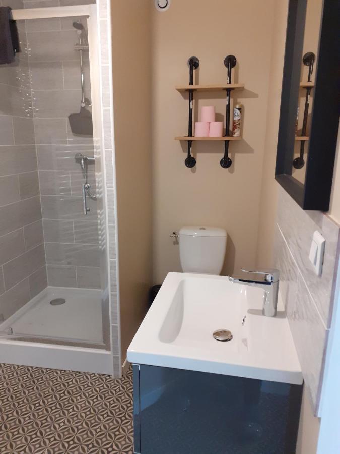 Superbe Grand Studio Tout Confort Avec Exterieur Poussan Exteriör bild