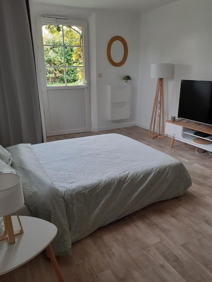 Superbe Grand Studio Tout Confort Avec Exterieur Poussan Exteriör bild