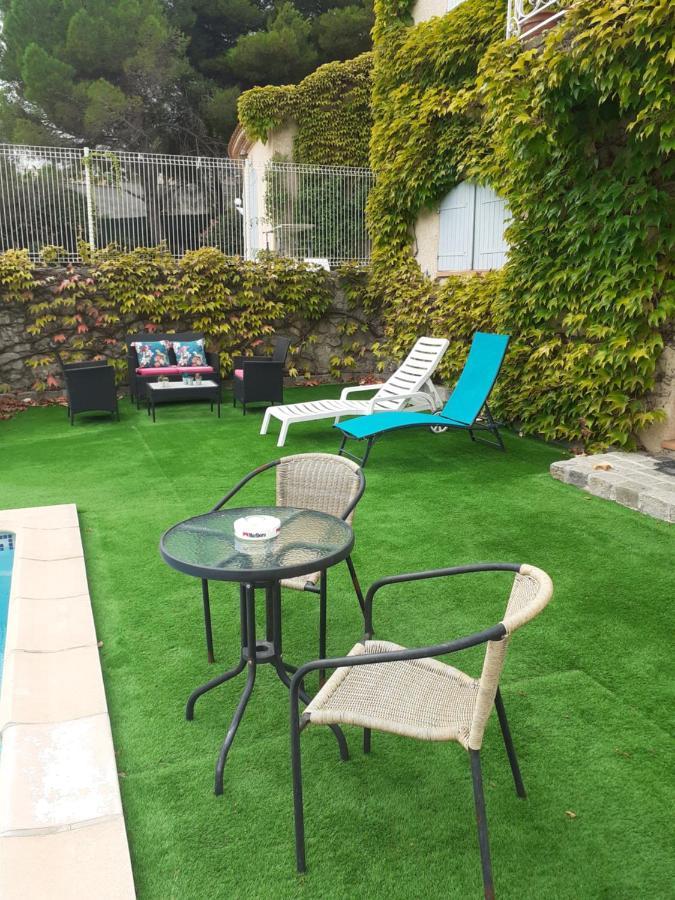 Superbe Grand Studio Tout Confort Avec Exterieur Poussan Exteriör bild