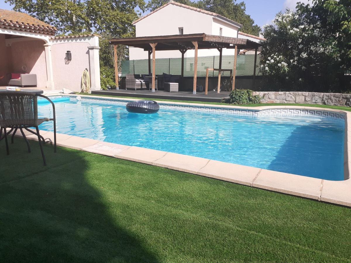 Superbe Grand Studio Tout Confort Avec Exterieur Poussan Exteriör bild