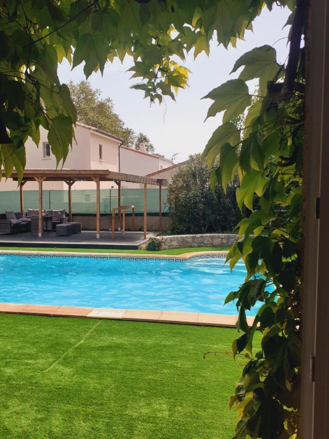 Superbe Grand Studio Tout Confort Avec Exterieur Poussan Exteriör bild