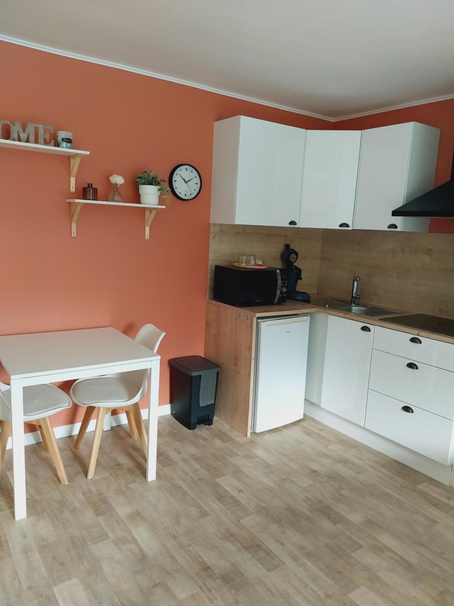 Superbe Grand Studio Tout Confort Avec Exterieur Poussan Exteriör bild