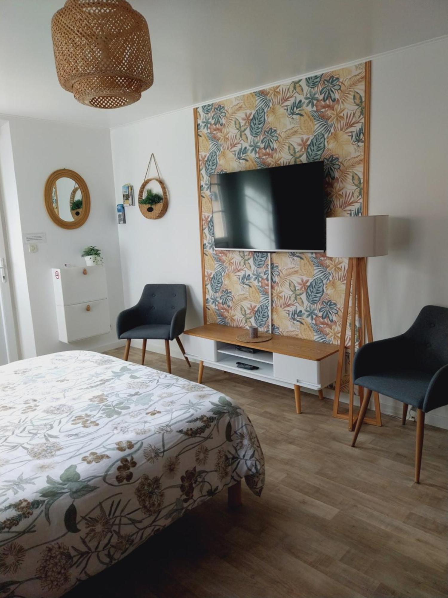 Superbe Grand Studio Tout Confort Avec Exterieur Poussan Exteriör bild